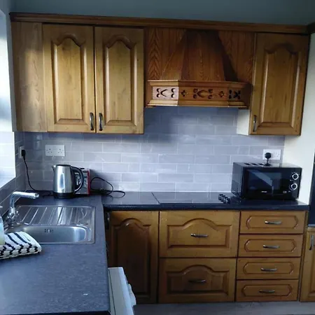 度假居 4 Bedroom House Sleeps 8 -pets Welcome -fireplace *