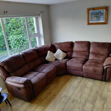 4 Bedroom House Sleeps 8 -pets Welcome -fireplace