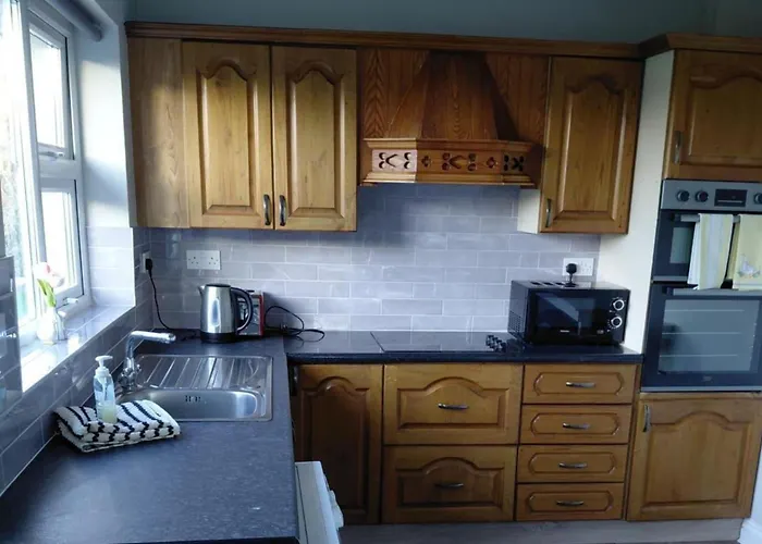 度假居 4 Bedroom House Sleeps 8 -pets Welcome -fireplace *