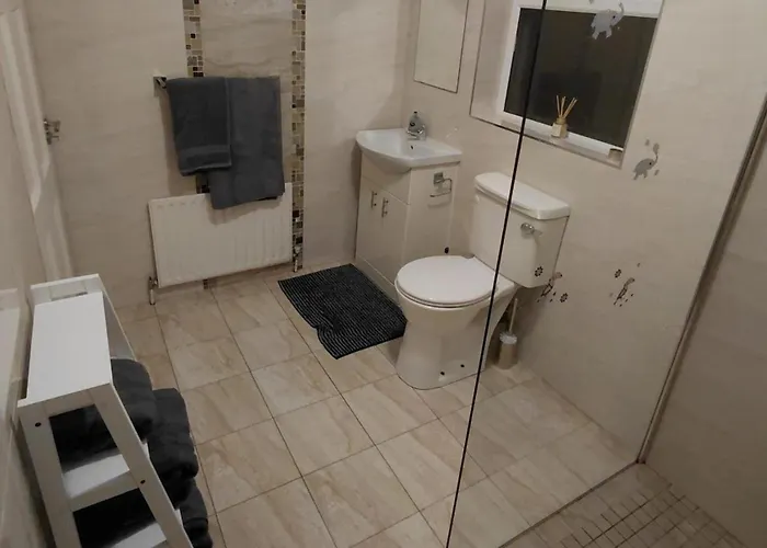 4 Bedroom House Sleeps 8 -pets Welcome -fireplace 度假居