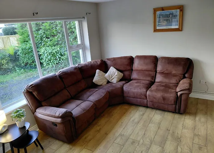 4 Bedroom House Sleeps 8 -pets Welcome -fireplace