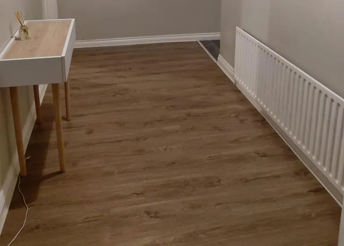 4 Bedroom House Sleeps 8 -pets Welcome -fireplace