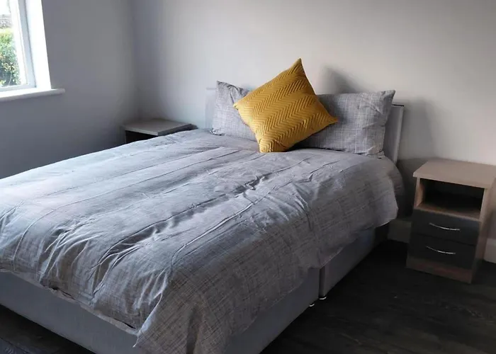 4 Bedroom House Sleeps 8 -pets Welcome -fireplace *