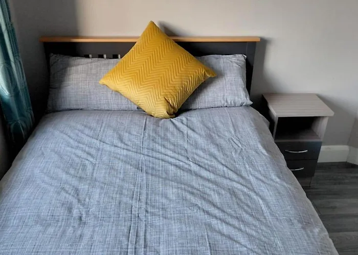 4 Bedroom House Sleeps 8 -pets Welcome -fireplace 度假居 *